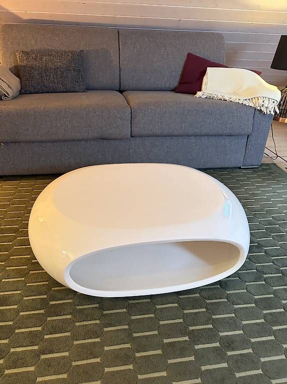 Tische: Moderner weisser Couchtisch  zeitloses Design – Gebraucht aus Affoltern am Albis von NKretzschmar 2