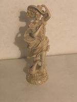 Figur einer Dame mit Korb, Vintage, ca. 25cm