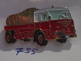 1 Roter Tanklastwagen Pin (755)