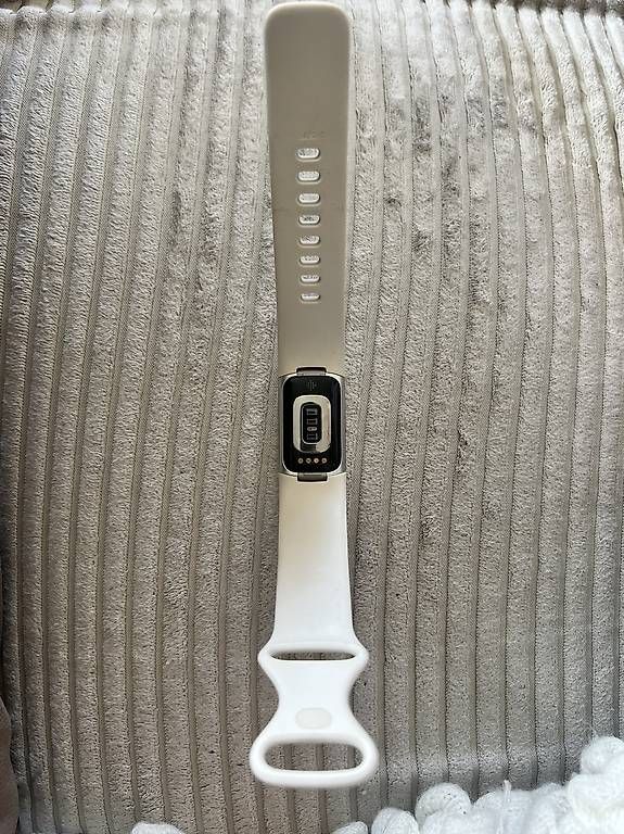 Smartwatch: Fitbit Charge 6 inkl 7 Armbänder – D'occasion à Ebikon par may_vx87 1
