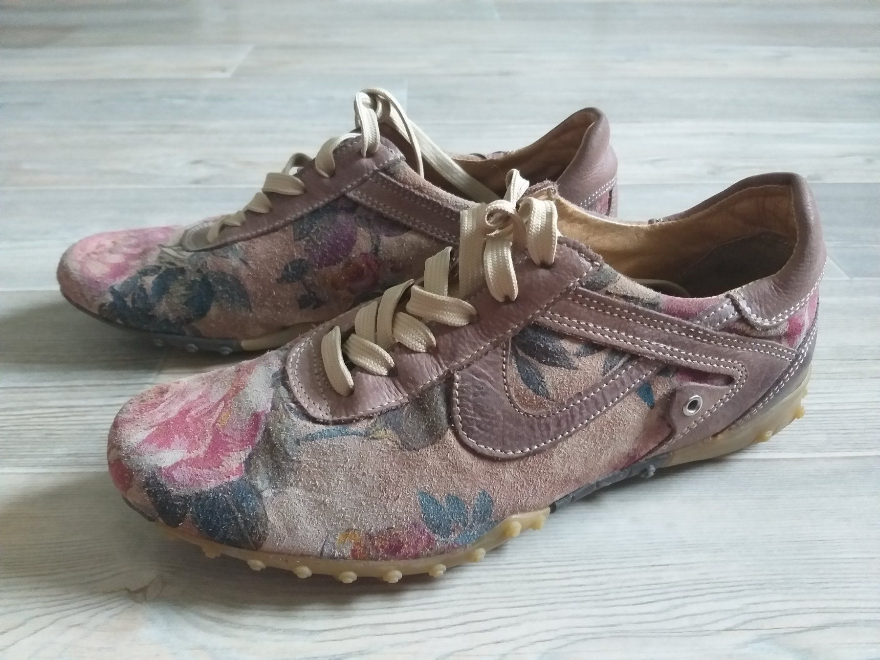 Scarpe da donna: FELMINI Sneakers pointure / Nummer 36 – Usato da Cossonay-ville venduto da Super-Price-Quality 2