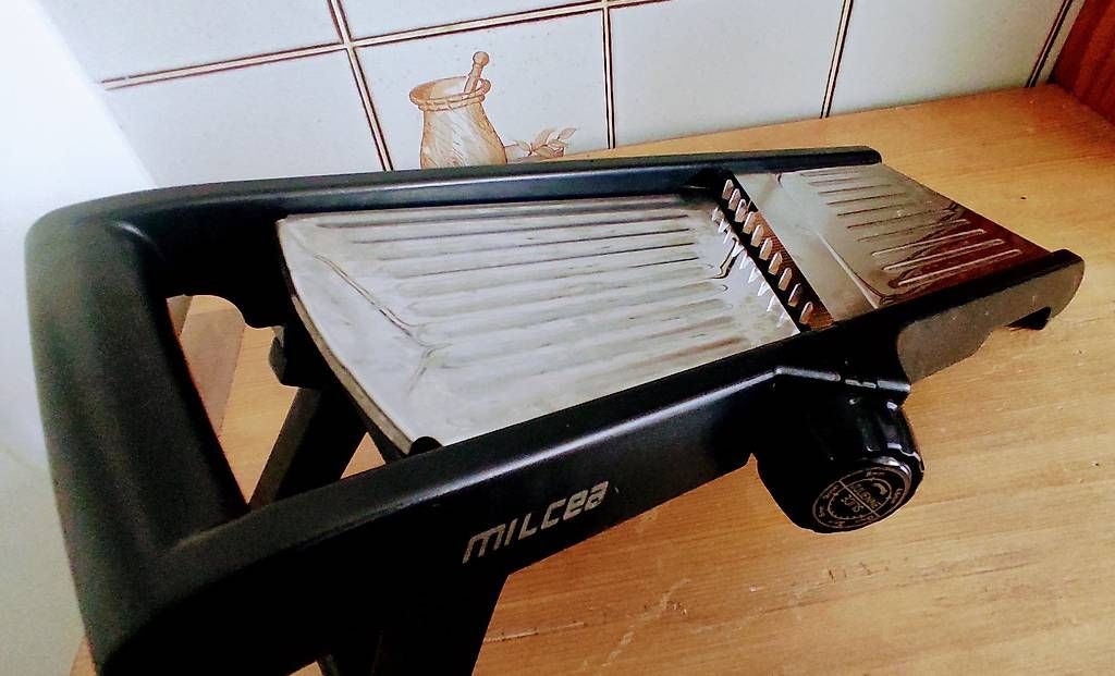 Komplettküchen: Mandoline plusieurs épaisseurs et julienne – Gebraucht aus Vevey von con_dwl8 3