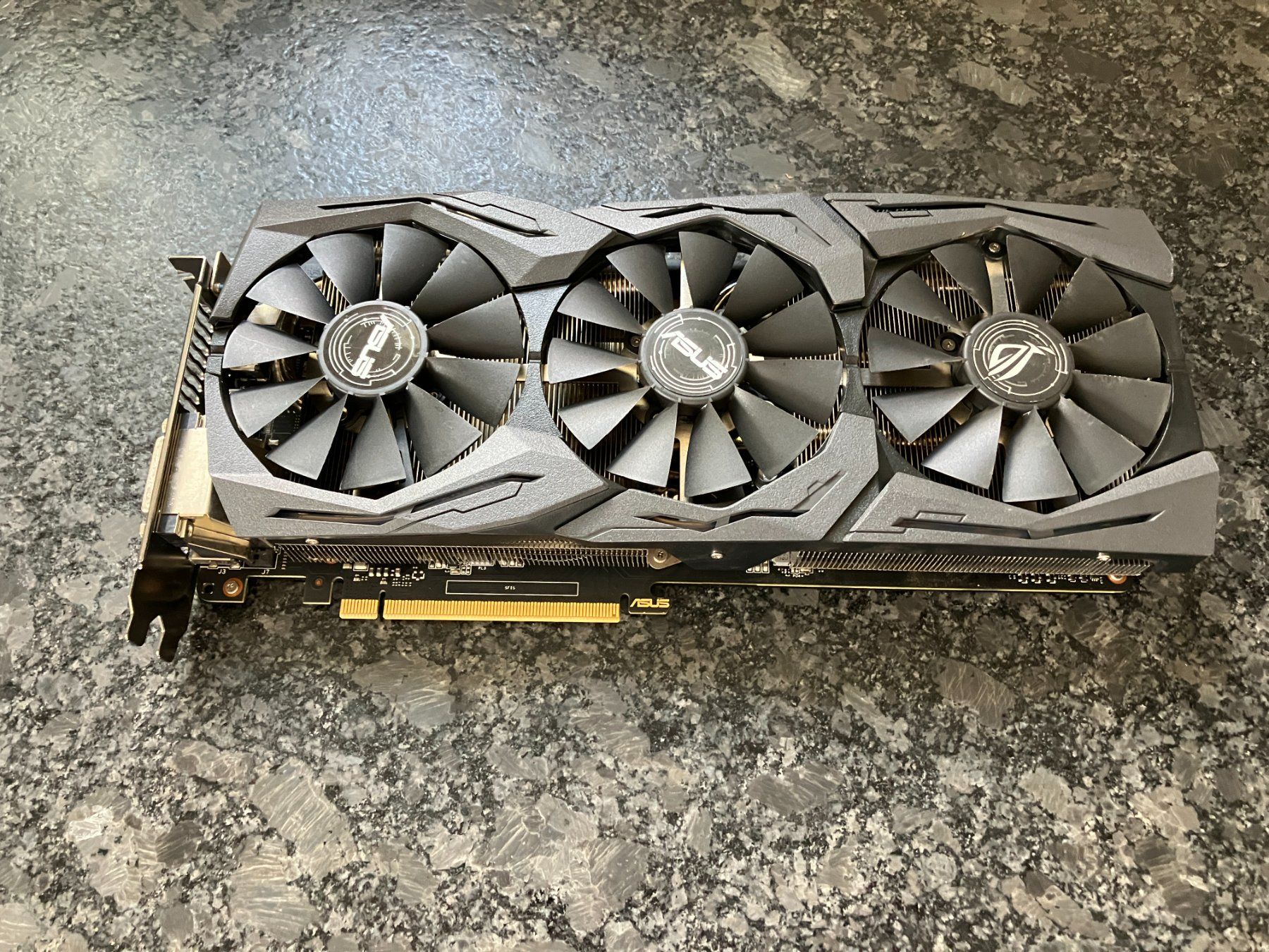 Asus Schede grafiche: GTX 1060 Asus 6GB – Usato da Kleinwangen venduto da Suelei83