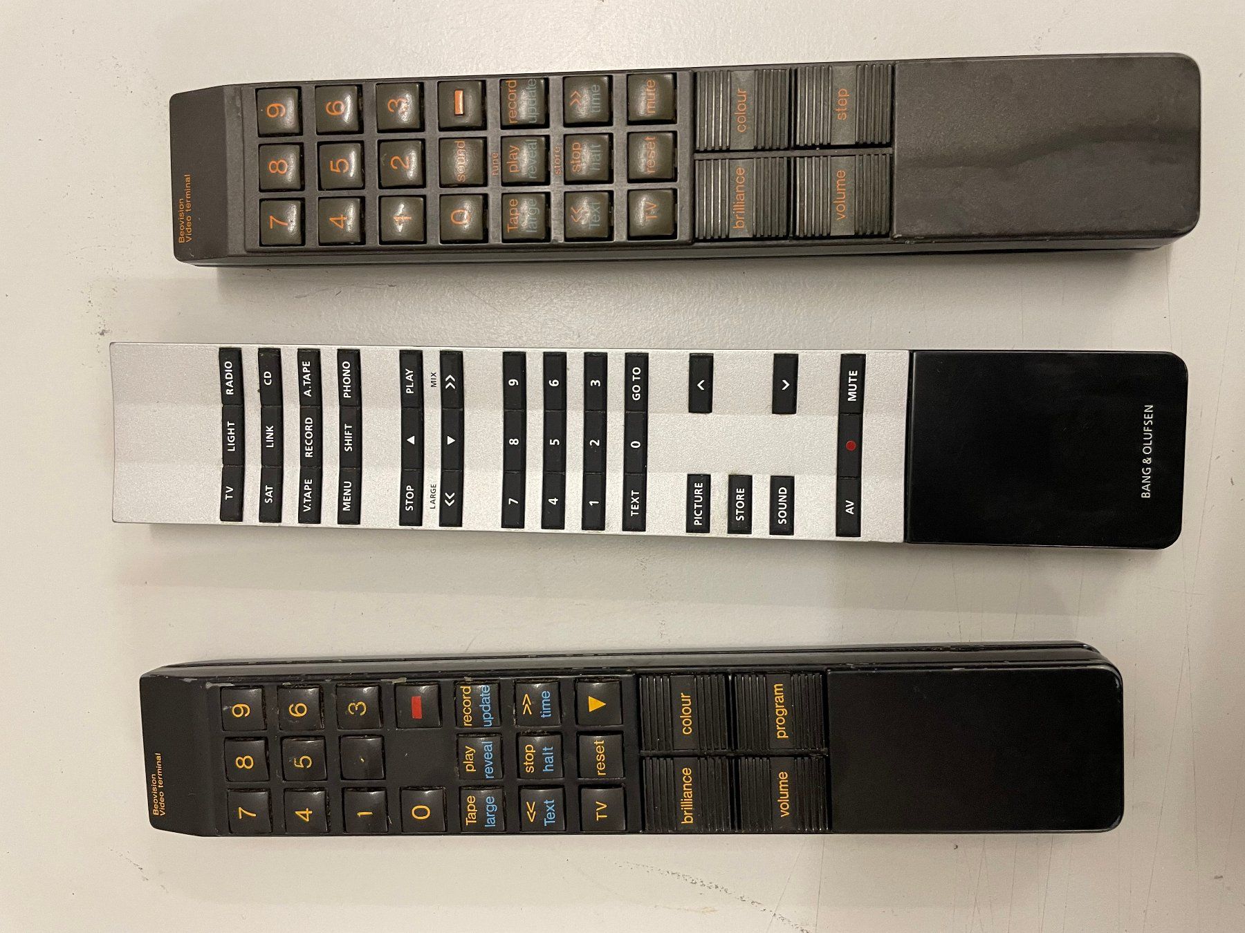 Bang & Olufsen Telecomandi: Lots de 7 télécommandes  Bang&Olufsen – Usato da La Croix (Lutry) venduto da netrajet 3