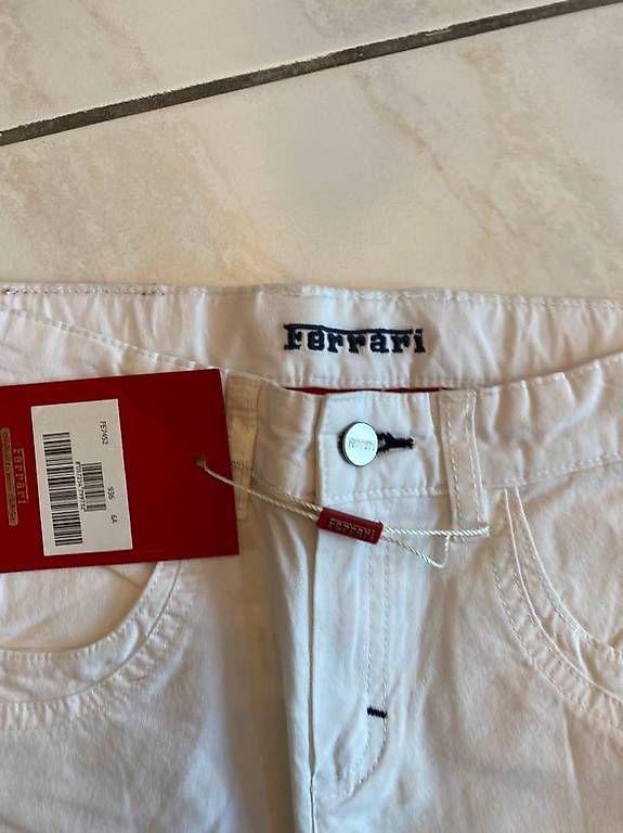 Hosen: Vend pantalon enfant Ferrari – Gebraucht aus Morrens VD von gia_sfs5 1