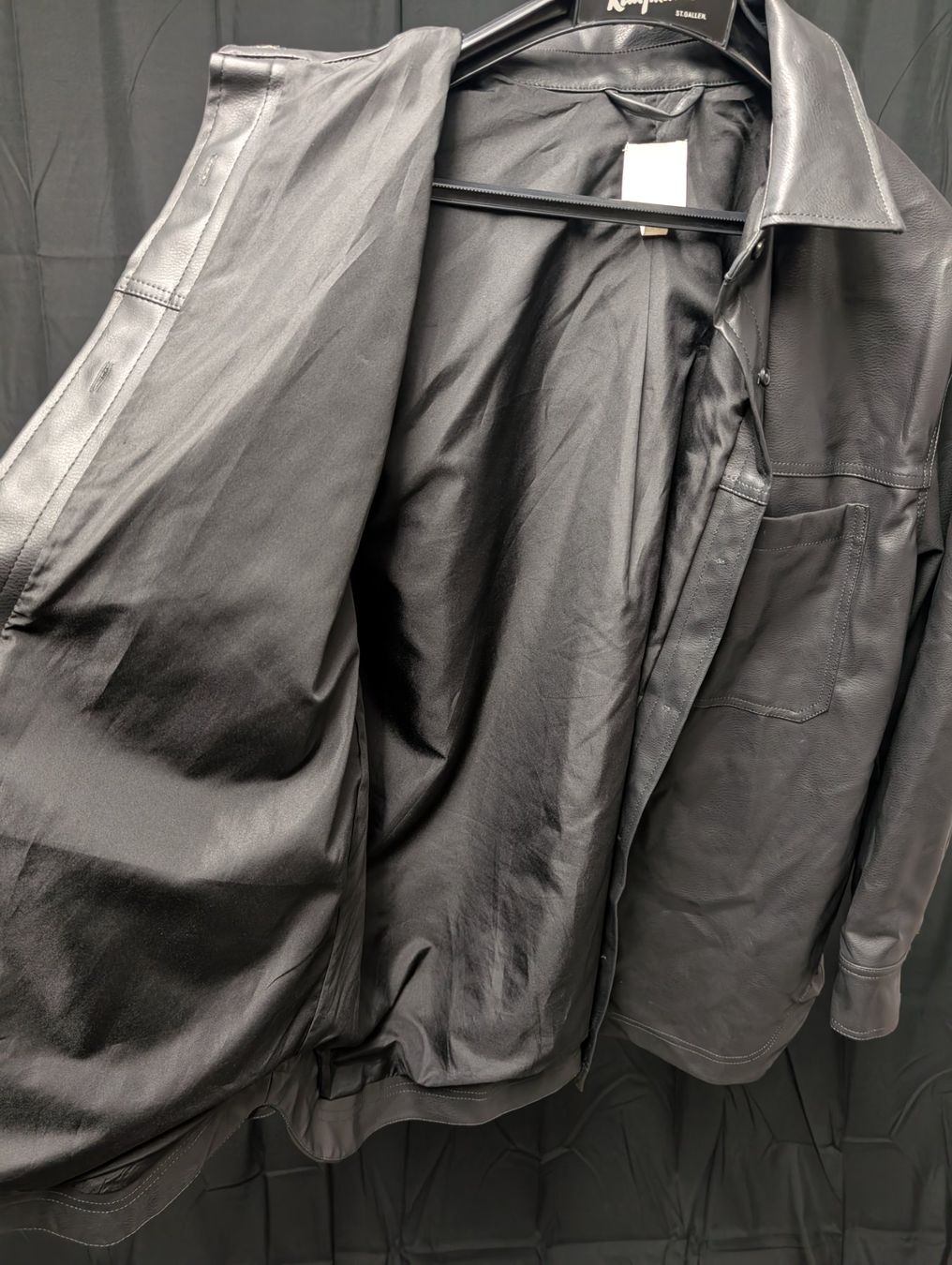 H&M Giacche: H&M Kunstleder Shacket Schwarz Gr. L – Usato da Wiezikon b.Sirnach venduto da CaRo_Second 6