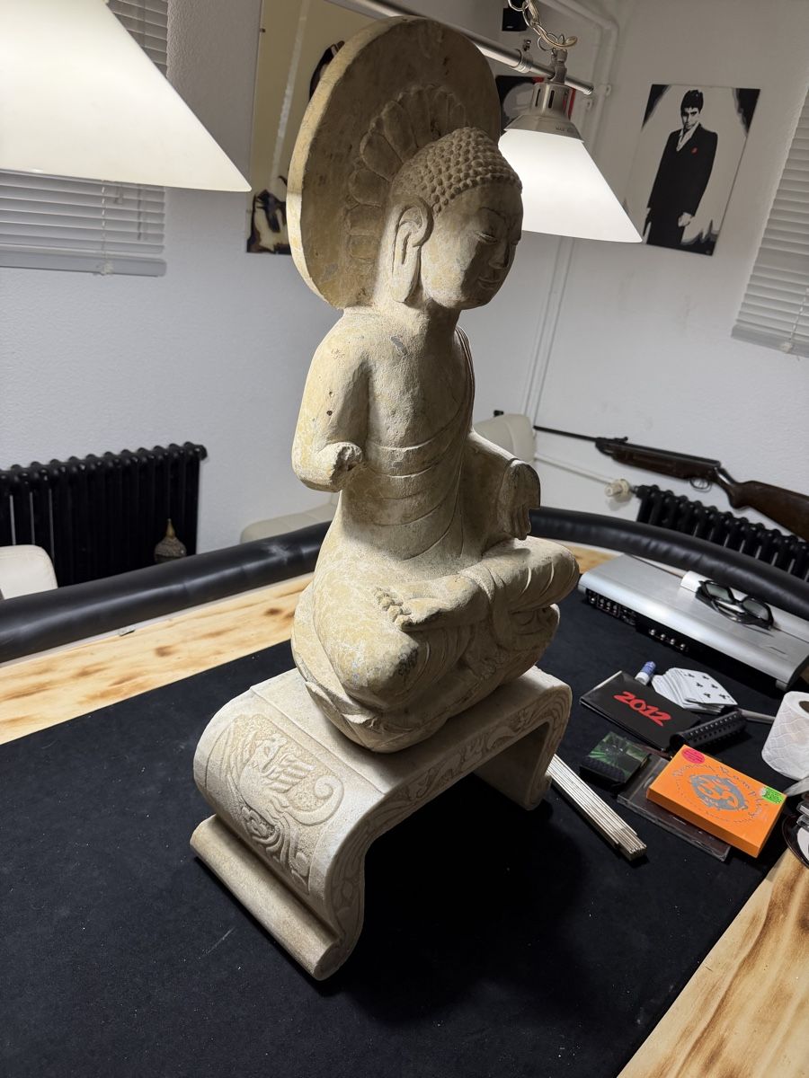 Sculture & Statue: Stein Buddha mit Marmor Podest 18. Jh – Usato da Wettingen venduto da NickInc 1