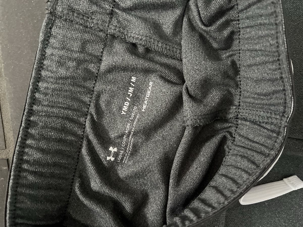Under Armour Pantaloni: Under Armour Shorts, Grau, Grösse 140-146 – Usato da Zeiningen venduto da man_69cj 1