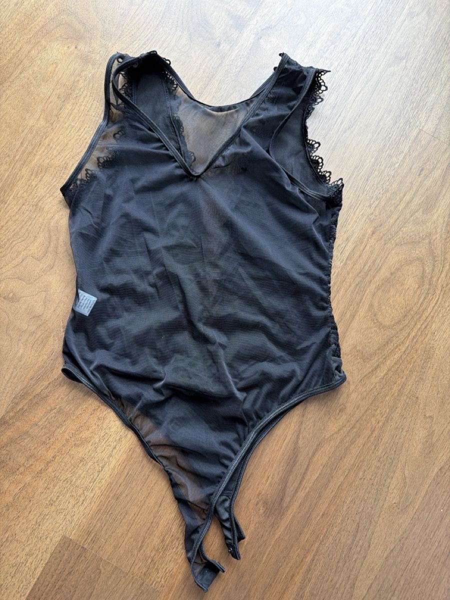 Top: Schwarzer Body mit Spitze Grösse M, neu – Nuovo (secondo la descrizione) da Weggis venduto da Doris 1