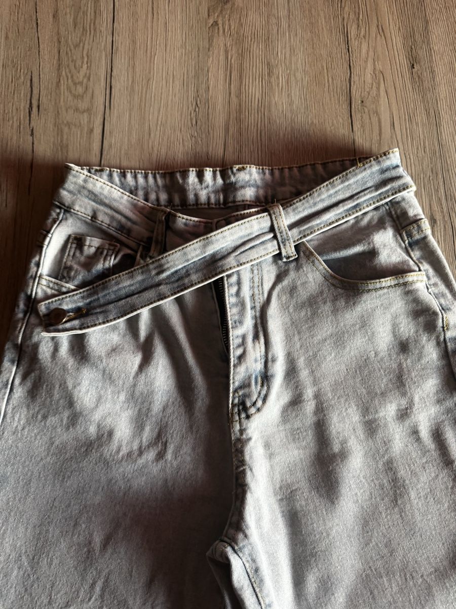 Jeans: Jeans taille haute ,taille S. – Usato da La Chaux de fonds venduto da car_f9yg 1