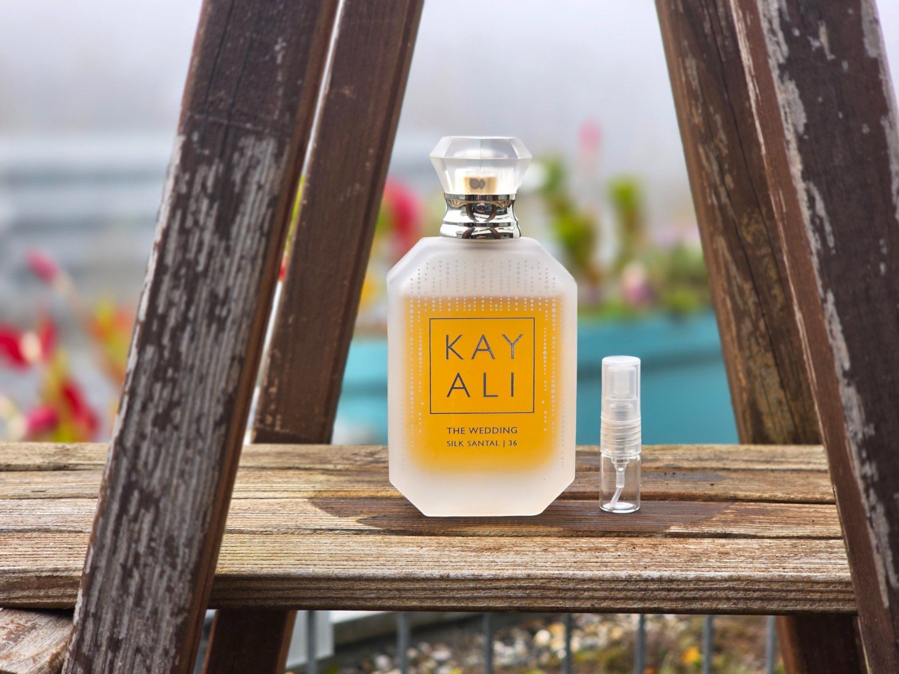 Kayali Profumi & Eau de Toilette: Kayali - Silk Santal - 2ml – Nuovo e nell'imballaggio originale da Winterthur venduto da FragranceLUXE