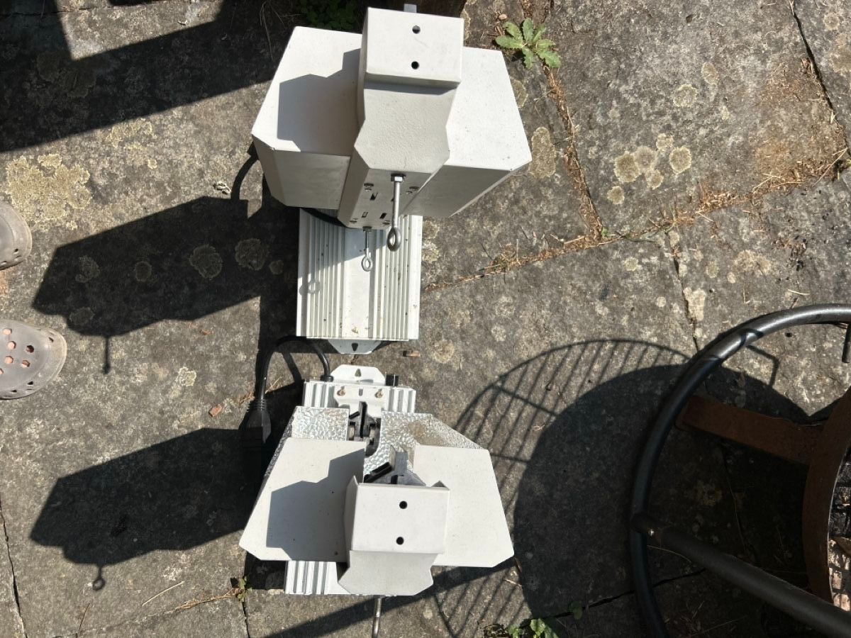 Lampen: Reflector / Growlampe 2 Stk. ab CHF 1.— – Gebraucht aus Bottmingen von LuckyLuke2008 4