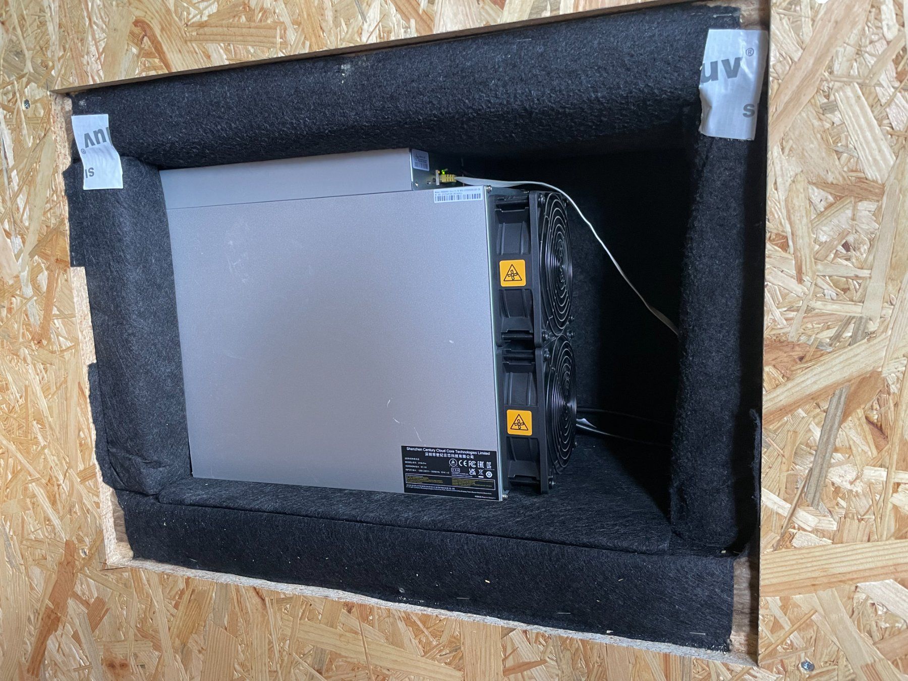 Bitmain Coin Miner: Antminer S19k pro 120TH/s mit Silentbox – Usato da Burgistein venduto da Manoshi