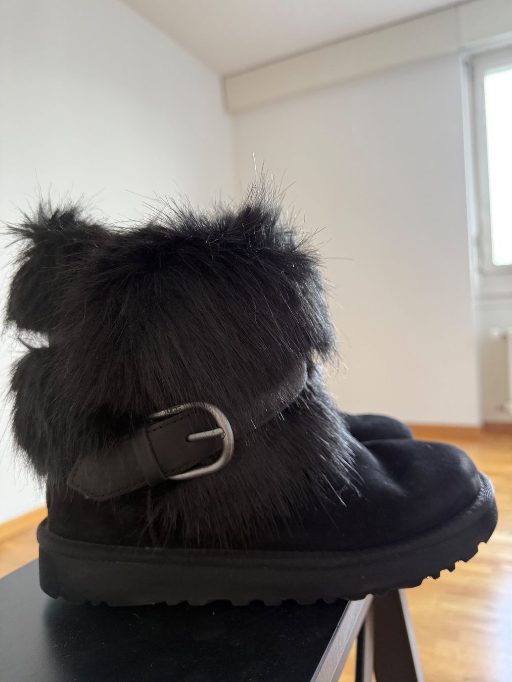 Scarpe da donna: UGG echtes Fell Stiefel Gr. 38 – Usato da Bern venduto da Ciacaprione
