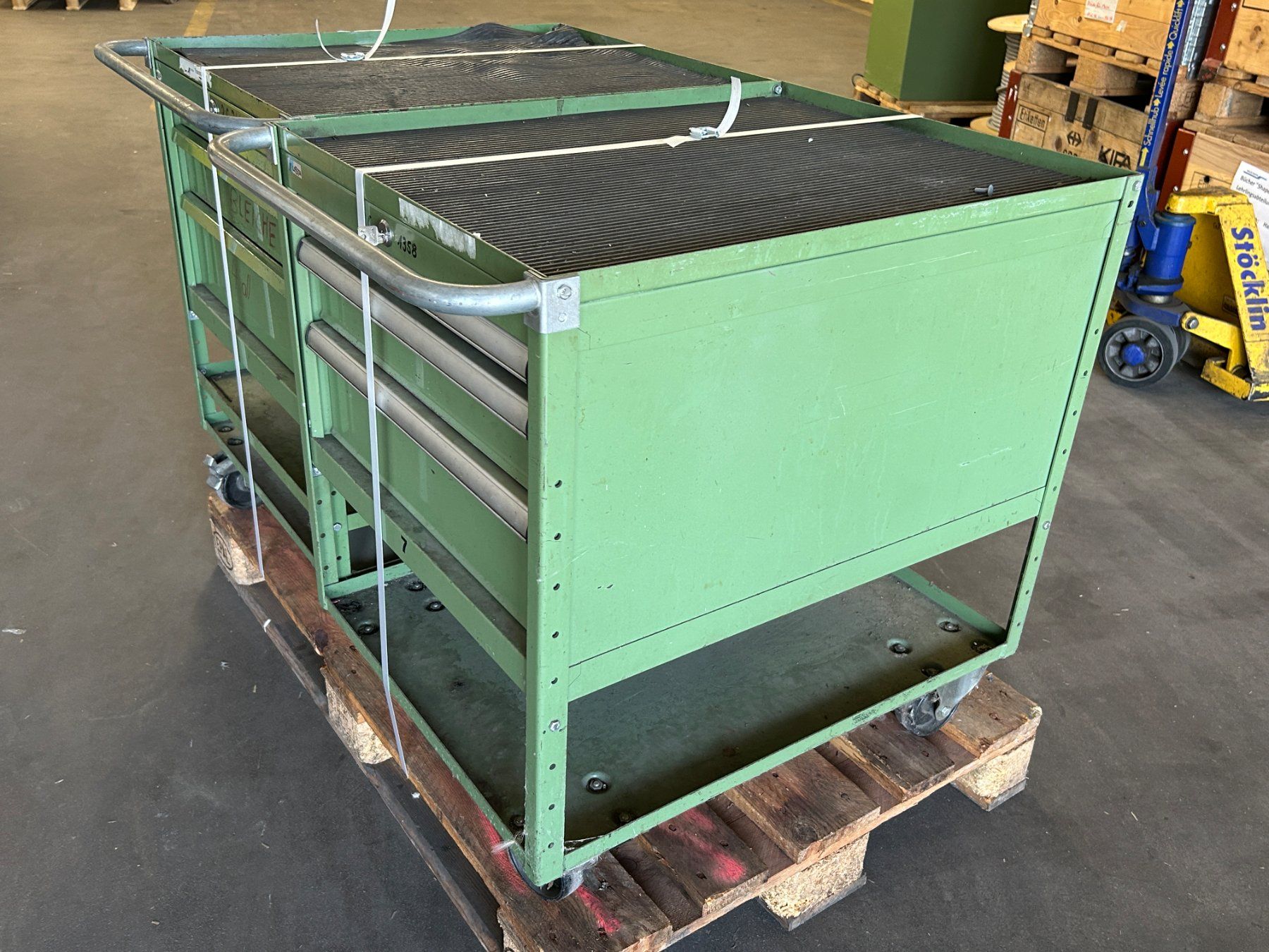 Lista Tutti gli attrezzi: 2 Stück LISTA Werkzeugwagen – Usato da Zofingen venduto da Maschinenfabrik 2