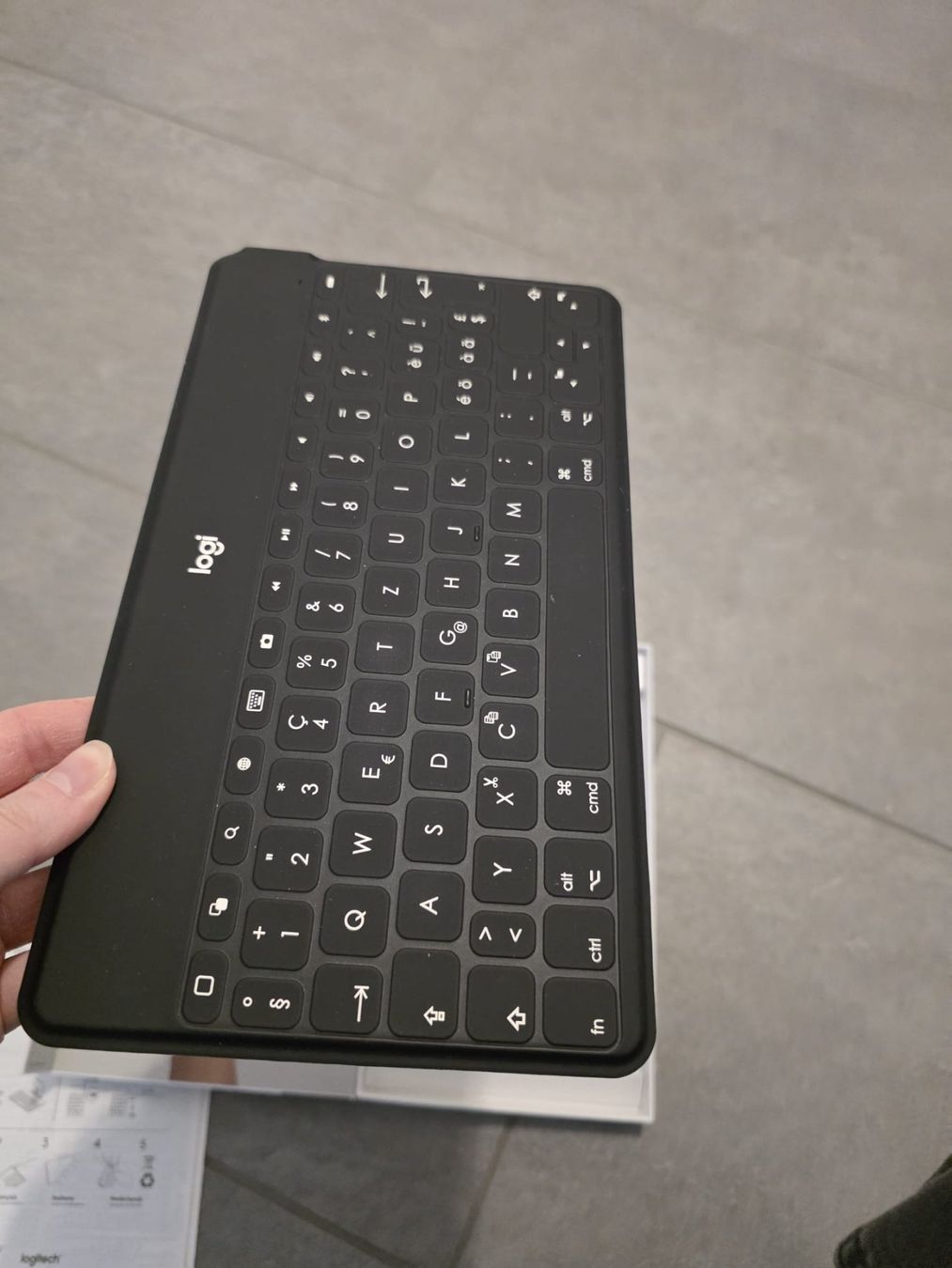 Logitech Tastaturen: Logitech KEYS-TO-GO Clavier Bluetooth CH (QWERTZ) – Gebraucht aus La Neuveville von RainbowCupcake 2