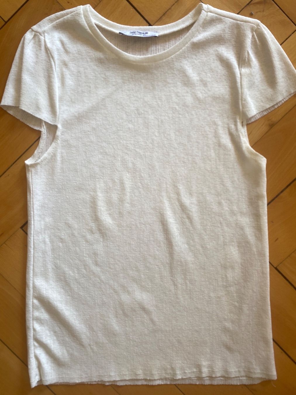 Top: Top zara off white taille M – Usato da Küssnacht am Rigi venduto da CALIFRASQUI