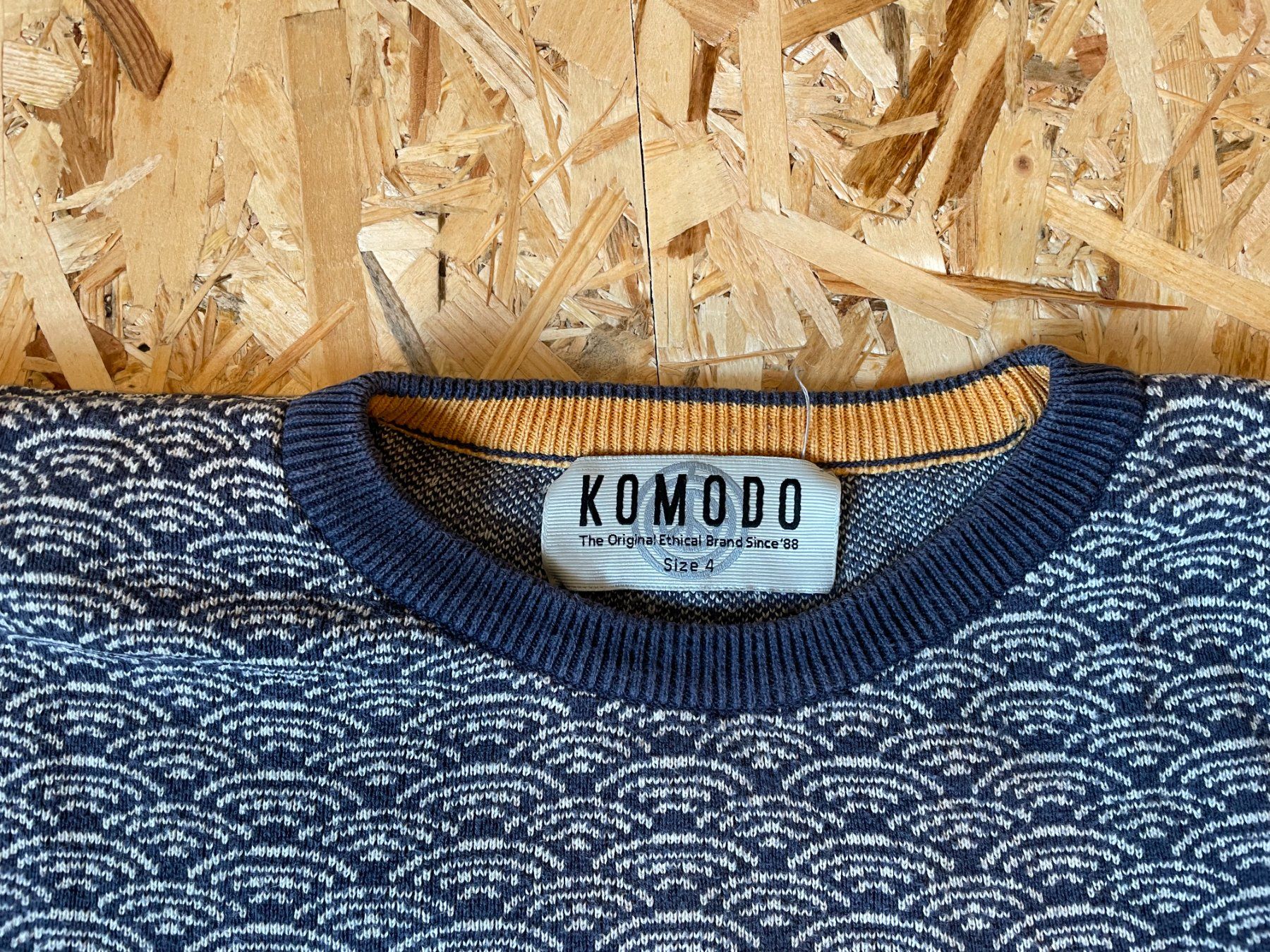 Maglioni & Felpe: Komodo Pullover mit Wellenmuster, Grösse L – Usato da Burgistein venduto da Manoshi 2