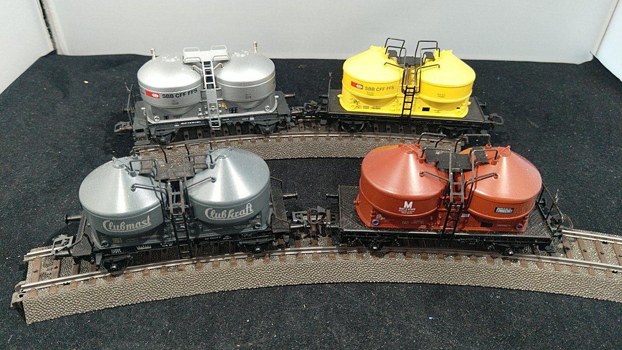 Märklin Modellini di ferrovie: 4 Märklin Silo-Behälter Wagen SBB/SNCF/DB – Usato da Uster venduto da Regenwurm61