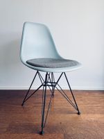 ORIGINAL VITRA EAMES PLASTIC ARMCHAIR Eisgrau m. Sitzpolster