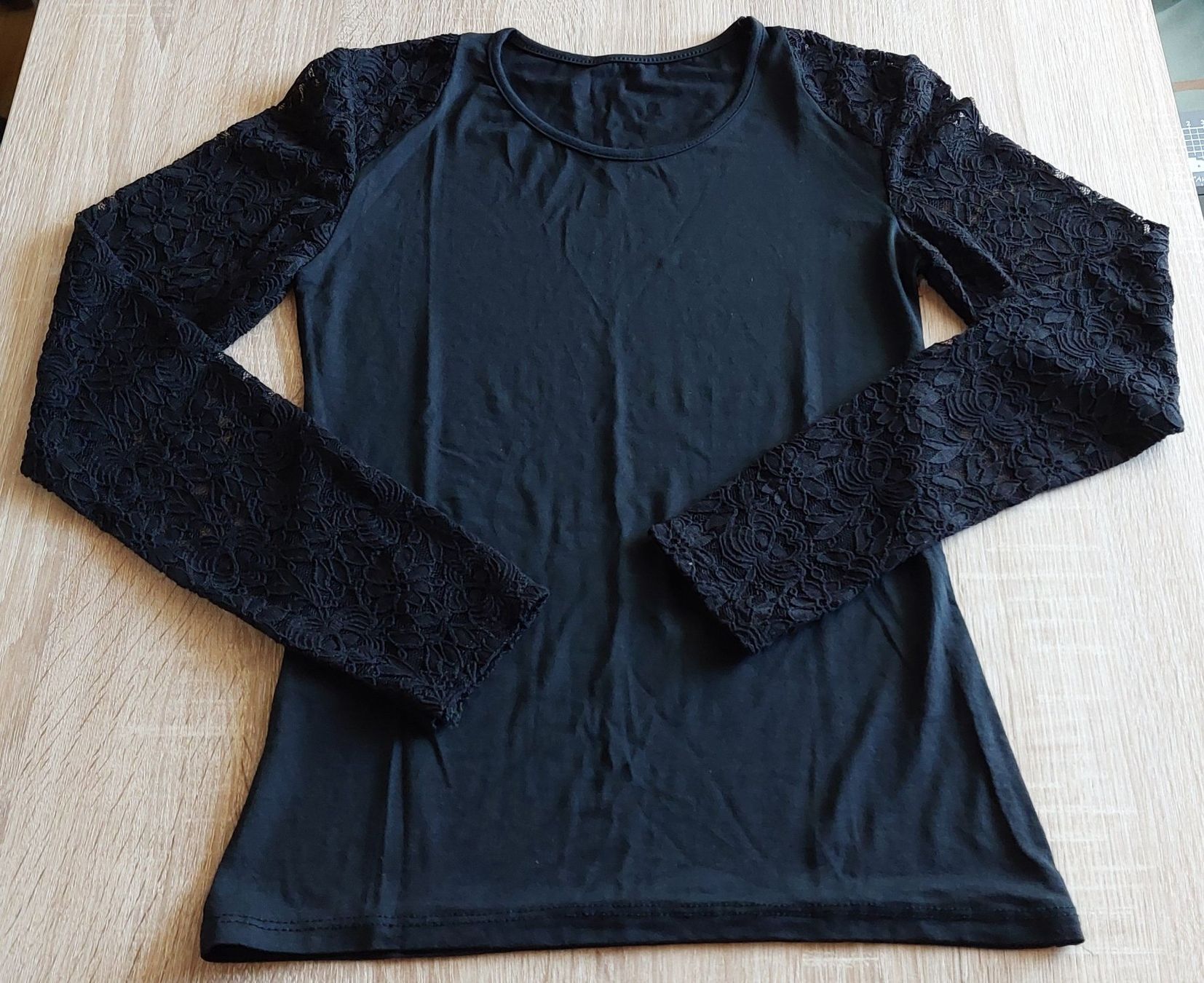 T-shirt: Schickes schwarzes Langarmshirt mit Spitze, Grösse M – Usato da Zollikofen venduto da Blackie 1