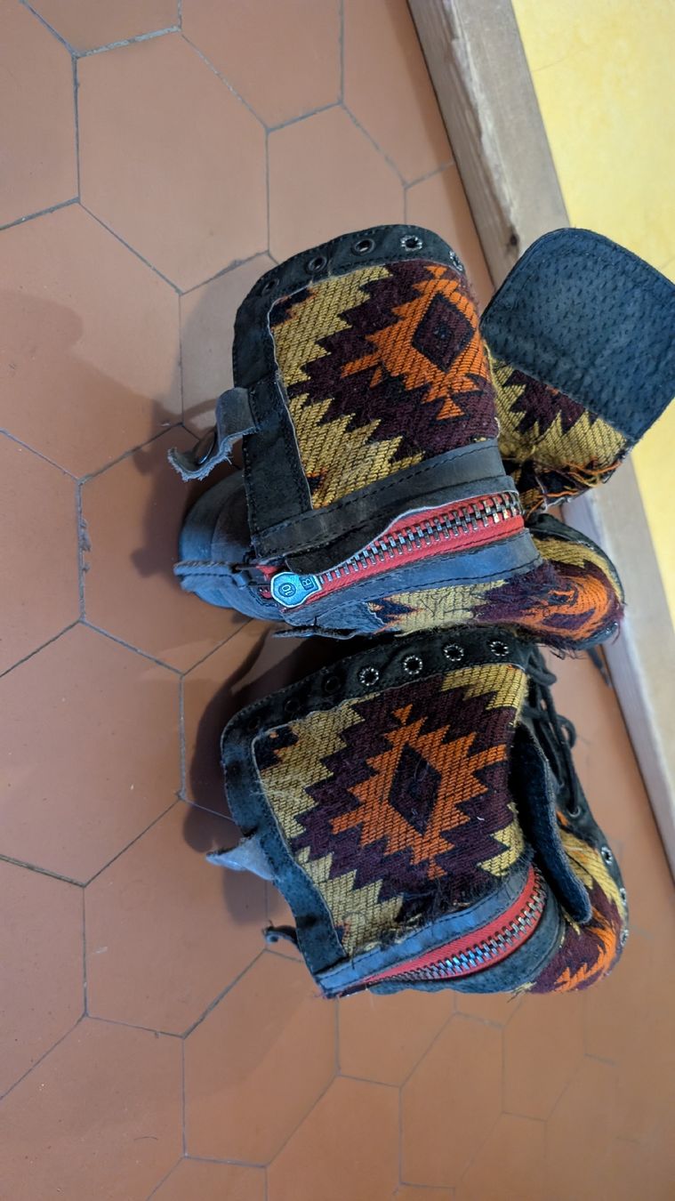 Scarpe da donna: lederstiefel boho-style – Usato da lotzwil venduto da pulfer21 1