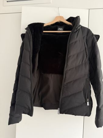 ZARA Winterjacke Damen, Schwarz, Grösse M, mit Fellkapuze
