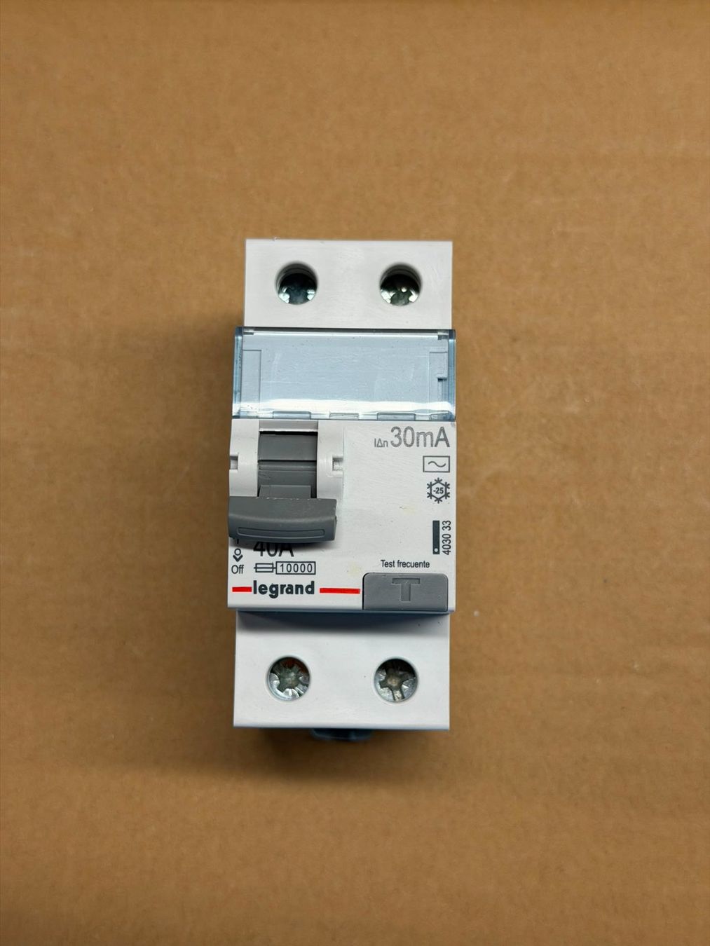 Legrand Alimentation électrique: Legrand Fehlerstromschutzschalter 40 A 30 mA, Neu – Neuf (Voir description) à Aristau par SwissVolts_Akkus