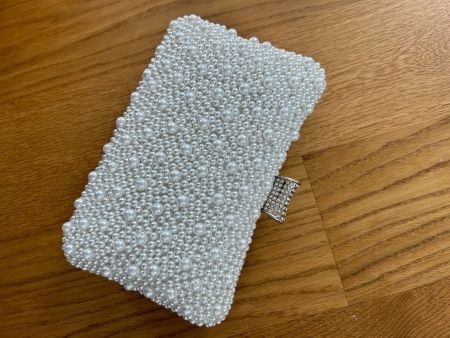 Clutch mit Perlen