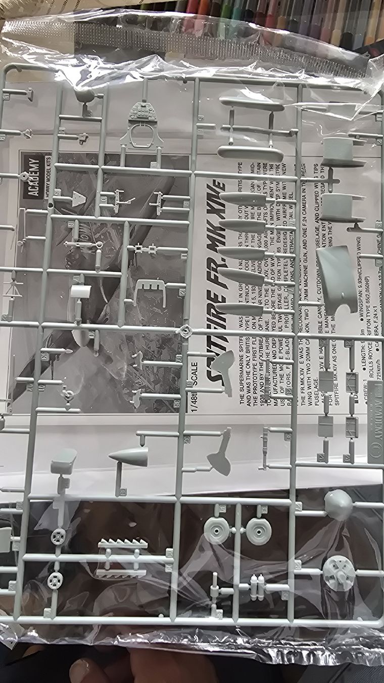 Academy Modellbausätze & Standmodelle: Modellbausatz Spitfire FR.Mk.IXE Academy 1/48 gebraucht – Neu und originalverpackt aus Balsthal von cri_8tqn 1