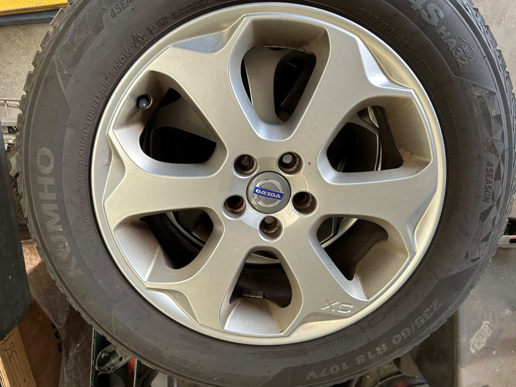 Volvo Pneus & Roues: VOLVO XC60 2010 18" Original Winterräder – D'occasion à Lyssach par damorest 1