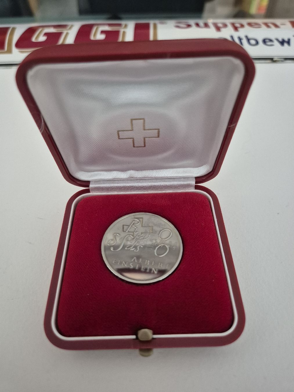Tutti le monete: 5 Franken Münze PP 1979 Albert Einstein im Etui Formel – Usato da Russikon venduto da eunicetungol 4