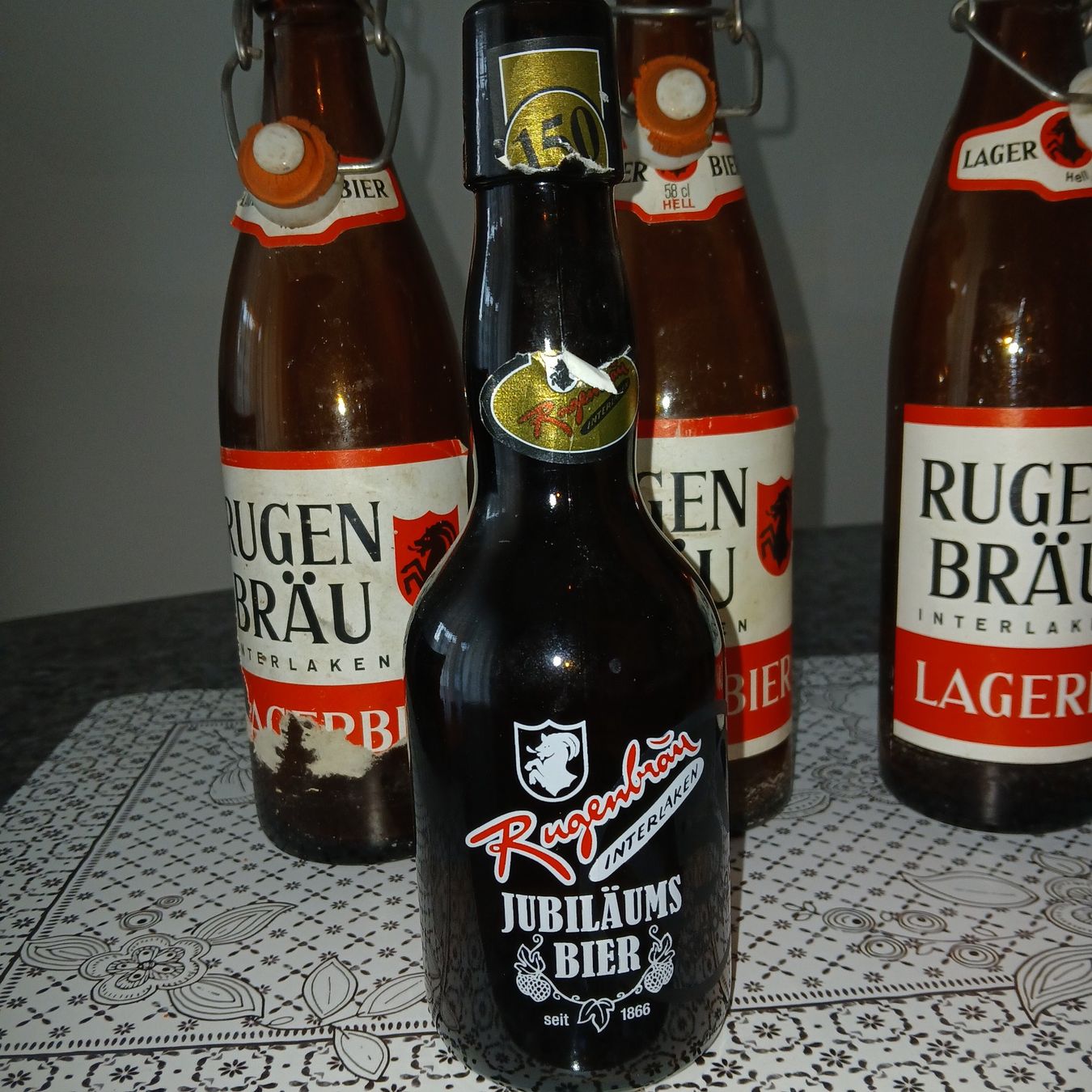 Verres, cruches & bouteilles: Rugenbräu Bier Flaschen – D'occasion à Safenwil par SilverDesign 3