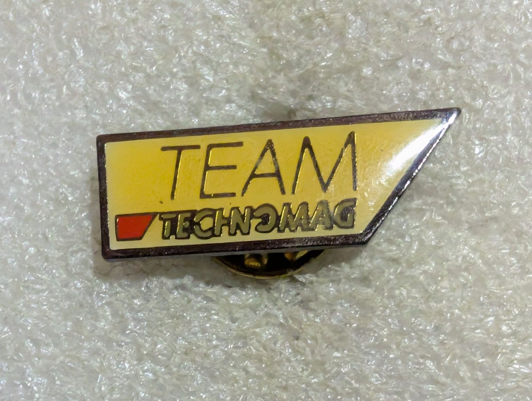 Placchette & Badge: Ansteckpin 213: Team Technomag – Usato da Oppligen venduto da Pin-Fall-Shop