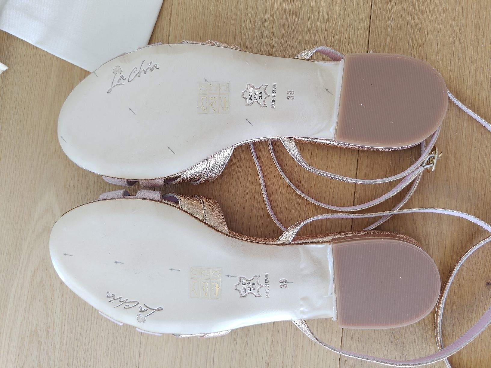 Scarpe da donna: Neue Brautschuhe Sandalen Gr. 39 – Nuovo e nell'imballaggio originale da Rain venduto da dalamaus 5