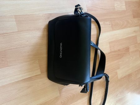 Schicke Valentino Handtasche in Schwarz – Neuwertig!