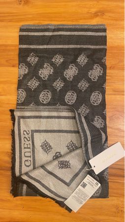 Schöner Guess Schal in Schwarz/Silber - Neu mit Etikett