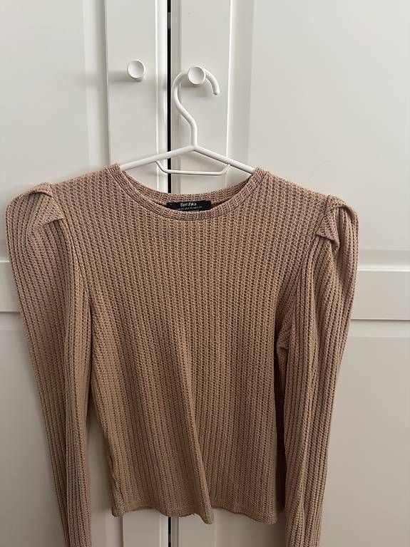 Maglioni & Felpe: Bershka Strickpullover Beige mit Puffärmeln  Grösse XS – Nuovo e nell'imballaggio originale da Domat/Ems venduto da samiramia