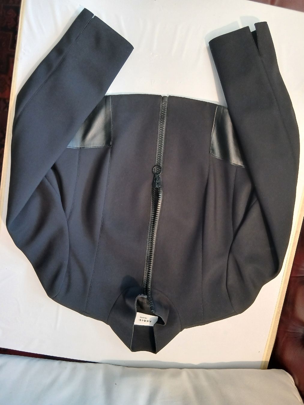 Akris Jacken: Akris short Jacket schwarz – Gebraucht aus Zürich von tg4_y65n