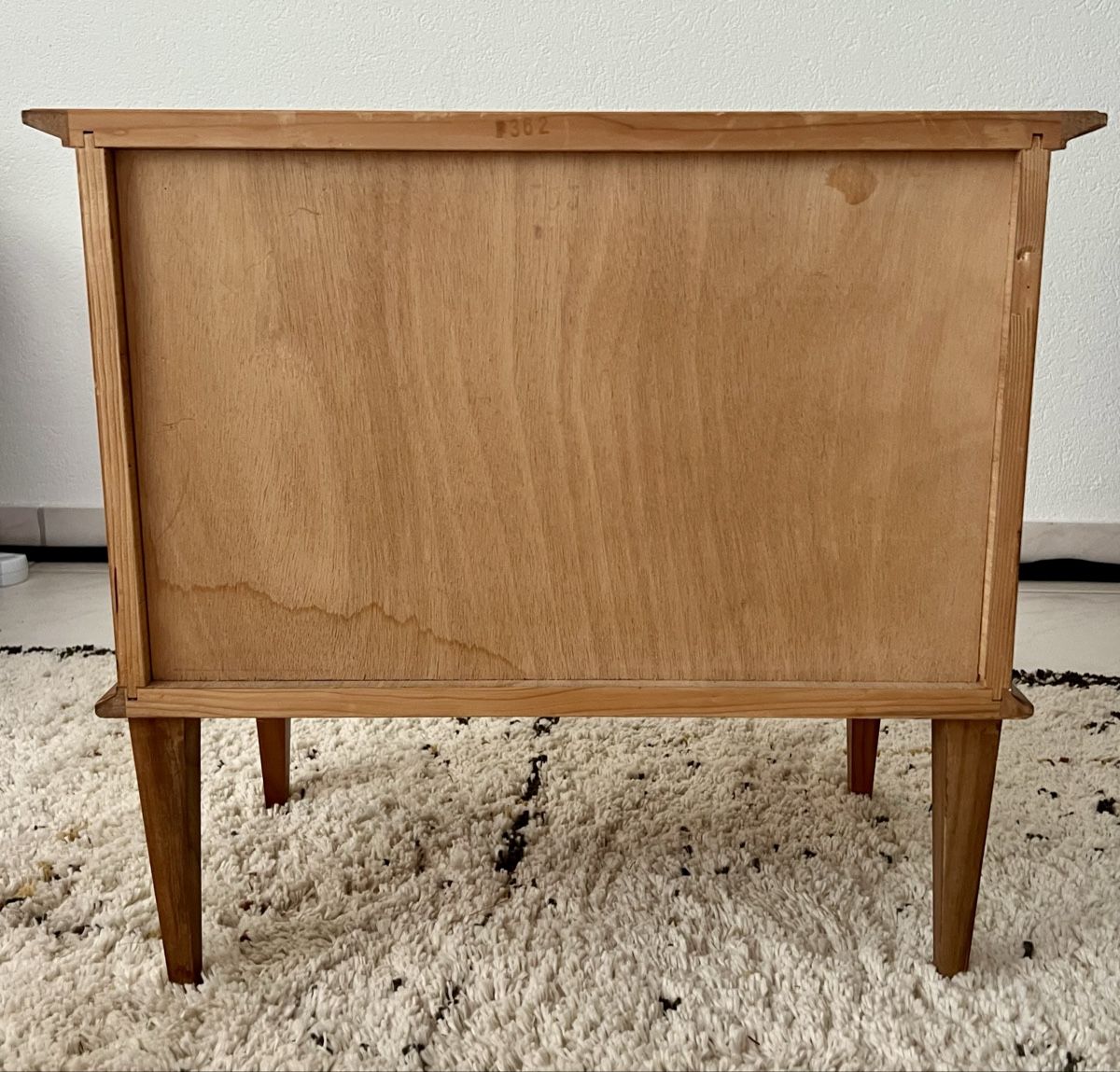 Nachttische: 60er/70er Designklassiker Kommode Nachttischli – Gebraucht aus Hunzenschwil von Madachica 5