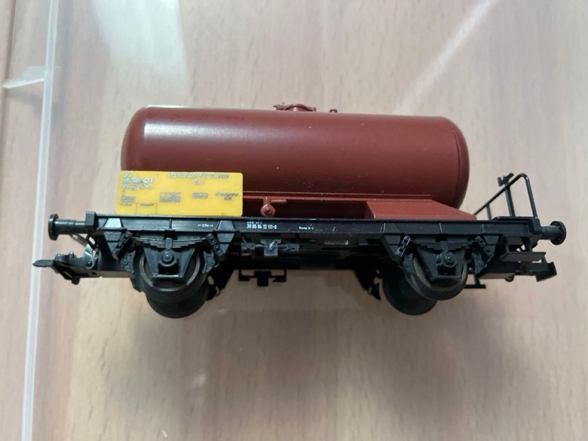 Liliput Modellini di ferrovie: Zisternenwagen Liliput braun – Usato da Spreitenbach venduto da Strolch