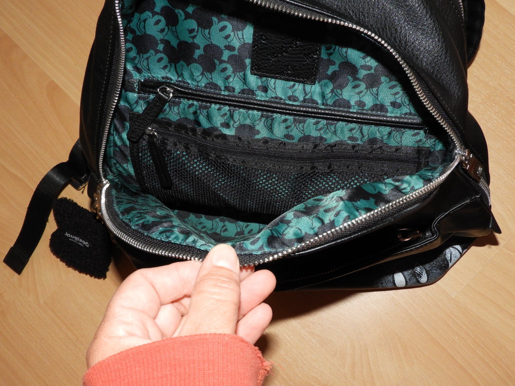 Desigual Zaini: Sac à dos Mickey Desigual - comme neuf! – Nuovo (secondo la descrizione) da Dombresson venduto da sev_bsb8 3