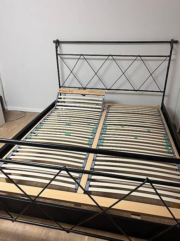 Letti: Bett mit Metallrahmen – Usato da Flawil venduto da SG8888