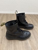 Doc Martens in Black Gloss in 39