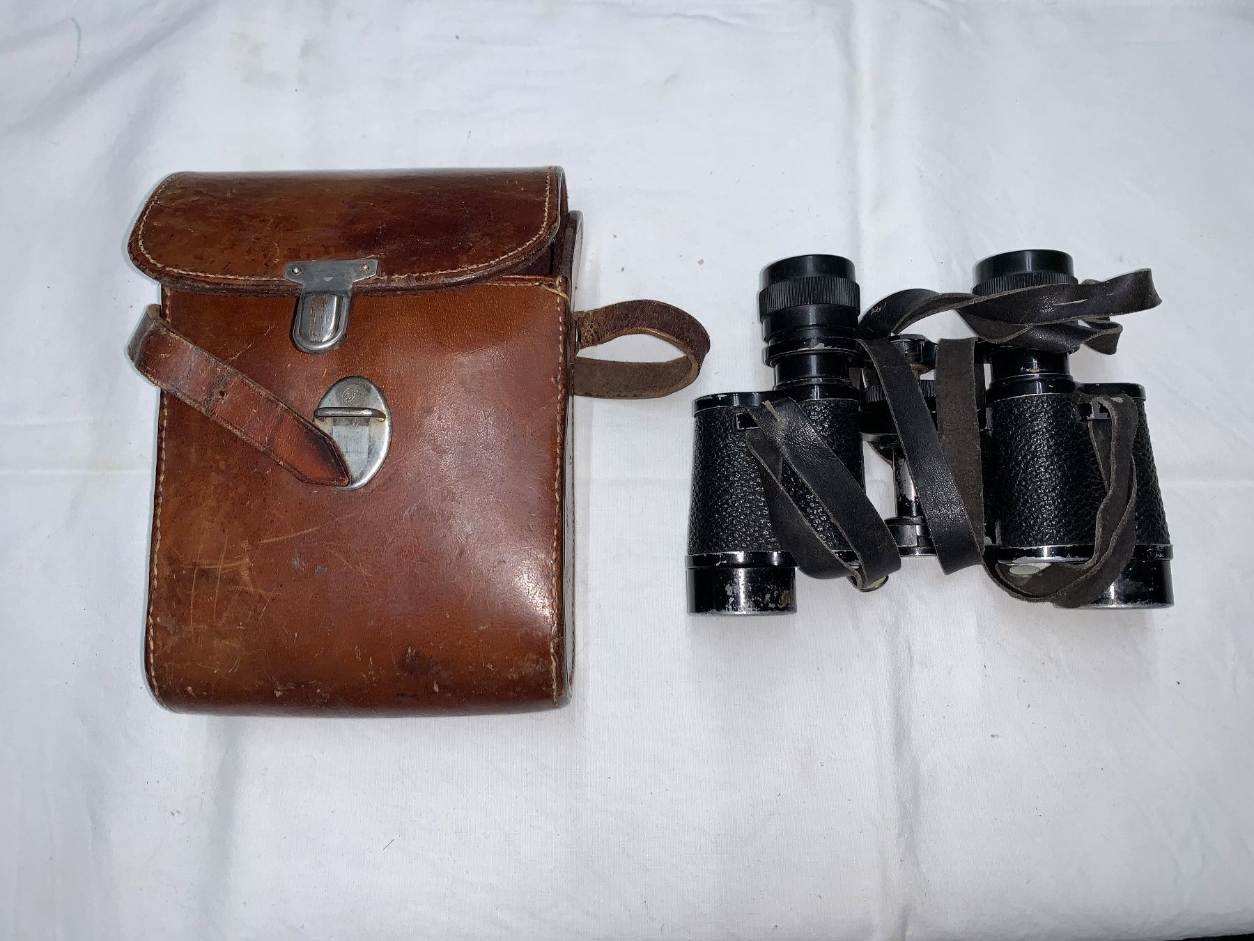Feldstecher: Fernglas mit Ledertasche Gebraucht – Gebraucht aus Rickenbach SZ von Frickler