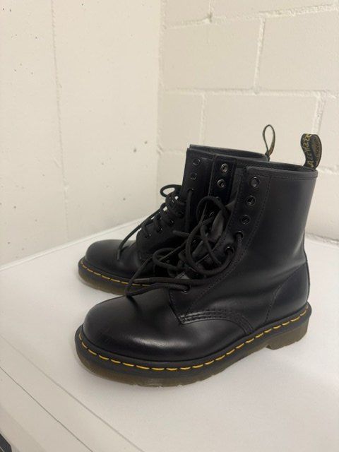 Dr. Martens Schuhe für Jungen: Dr Martens Kinder Schnürrboots Gr.37 – Gebraucht aus Buchs ZH von jan_v2ql
