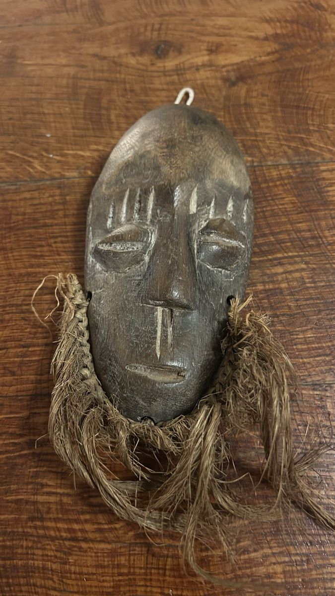 Arte internazionale: Afrika alte Holzmaske – Usato da Riedholz venduto da Frettchen63