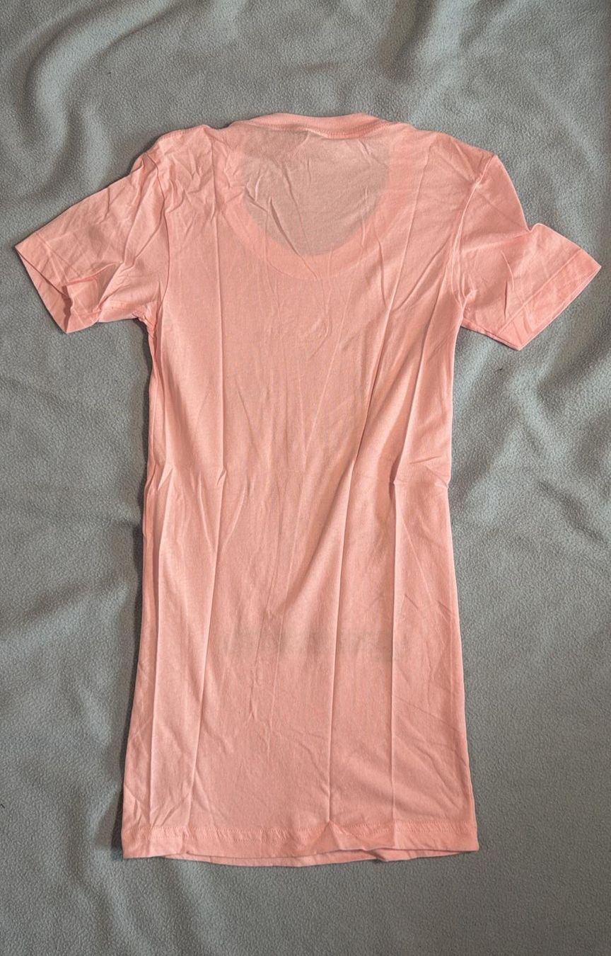 T-shirt: Rosa T-Shirt – Usato da Bern venduto da jbern3012 1