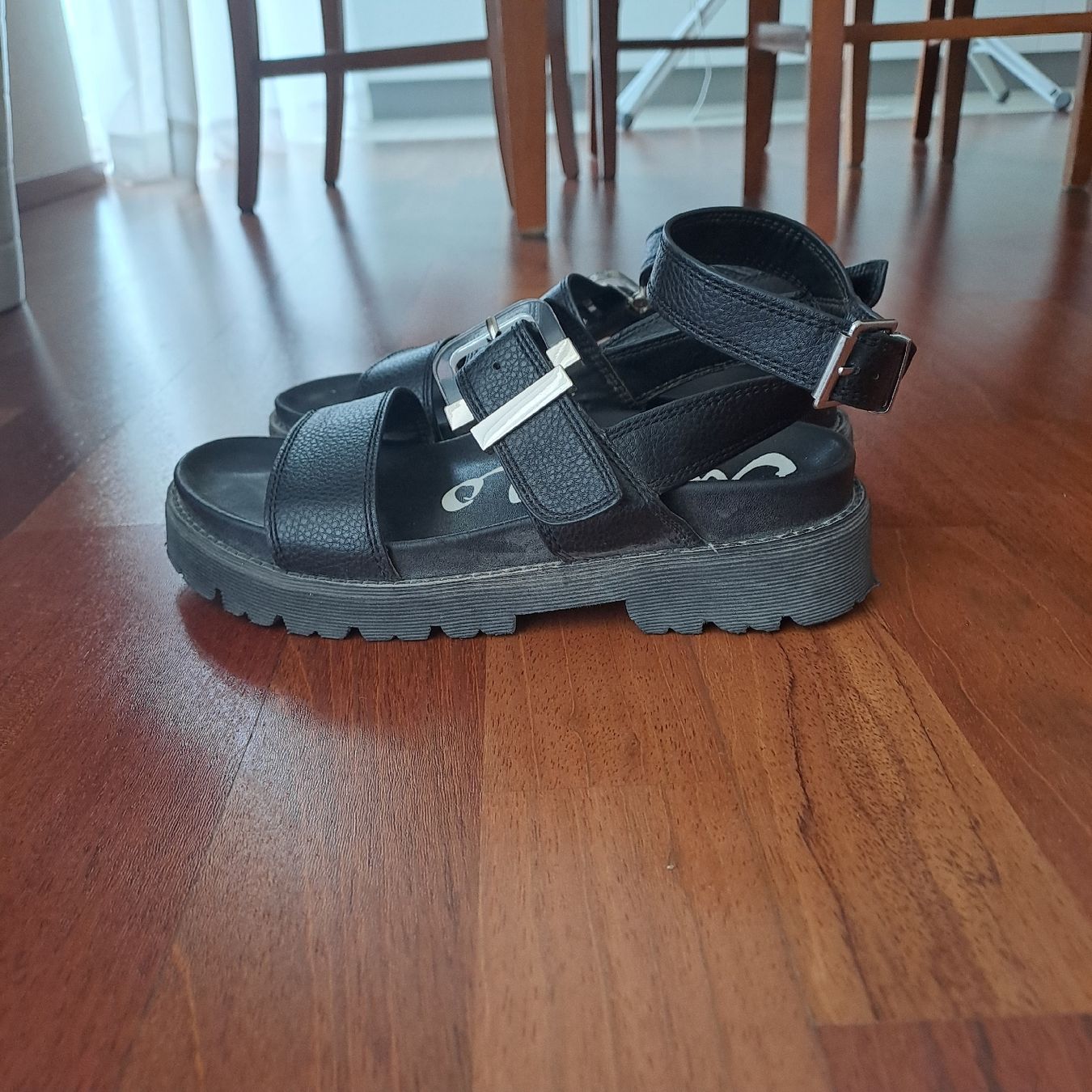 Buffalo Damenschuhe: Platform Sandals Black Leather from Buffalo in Size 39 – Gebraucht aus Échichens von sosoleily