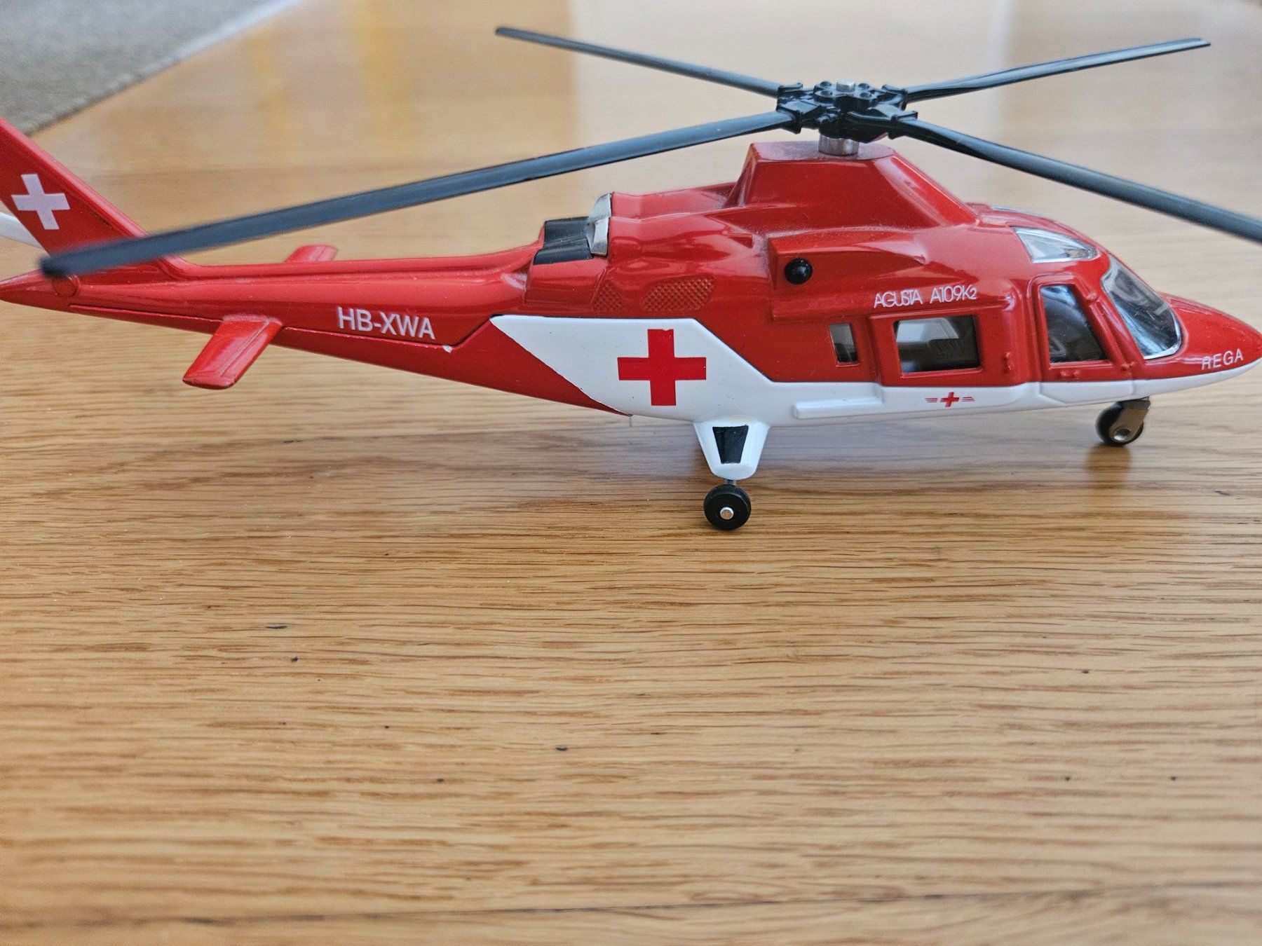 Rega Kit di modellismo & Modellini statici: Hélicoptère REGA Agusta A109K2 - Modèle Réduit – Usato da Lutry venduto da Buby